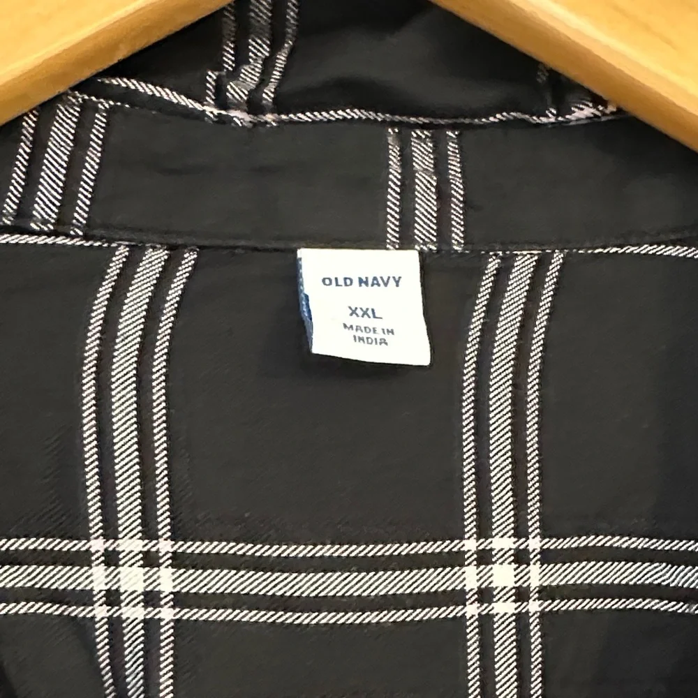 Old Navy Black and White Plaid Women's Button Down Shirt - Picture 2 of 5